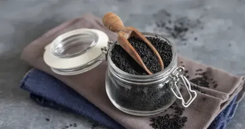 6 Kalonji Seeds Benefits – Uses, Side Effects & More