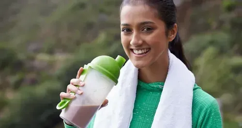 Protein Shakes for Women's Weight Gain - Benefits, Picks & Usage Tips
