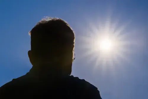 Protecting Elderly People from Heat Stroke During Summer